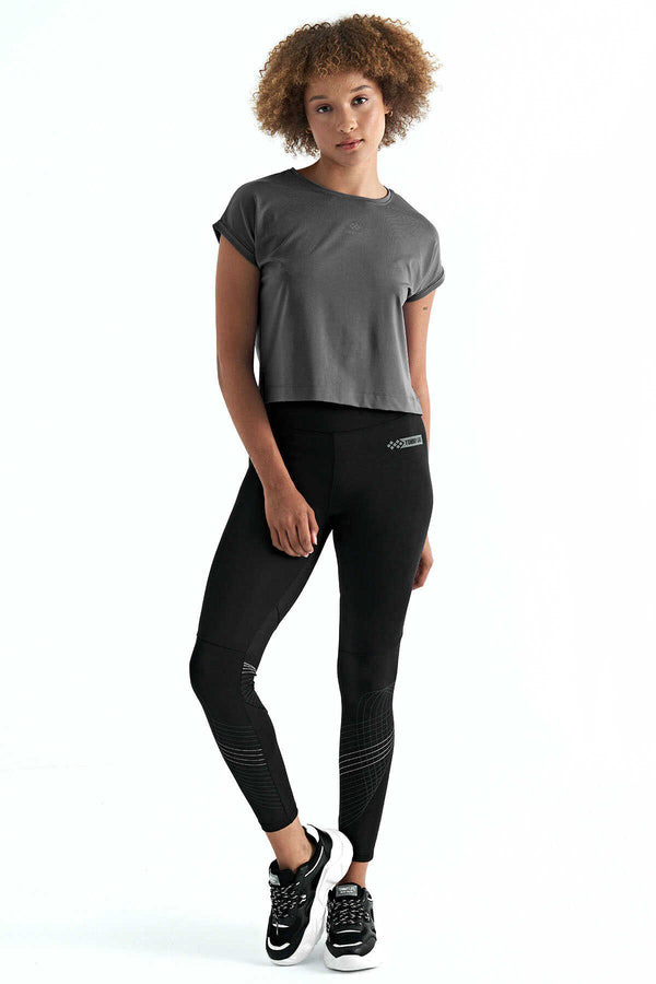 Tommylife Toptan Koyu Gri Logo Baskılı O Yaka Düşük Kol Oversize Kadın Crop T-Shirt - 97262