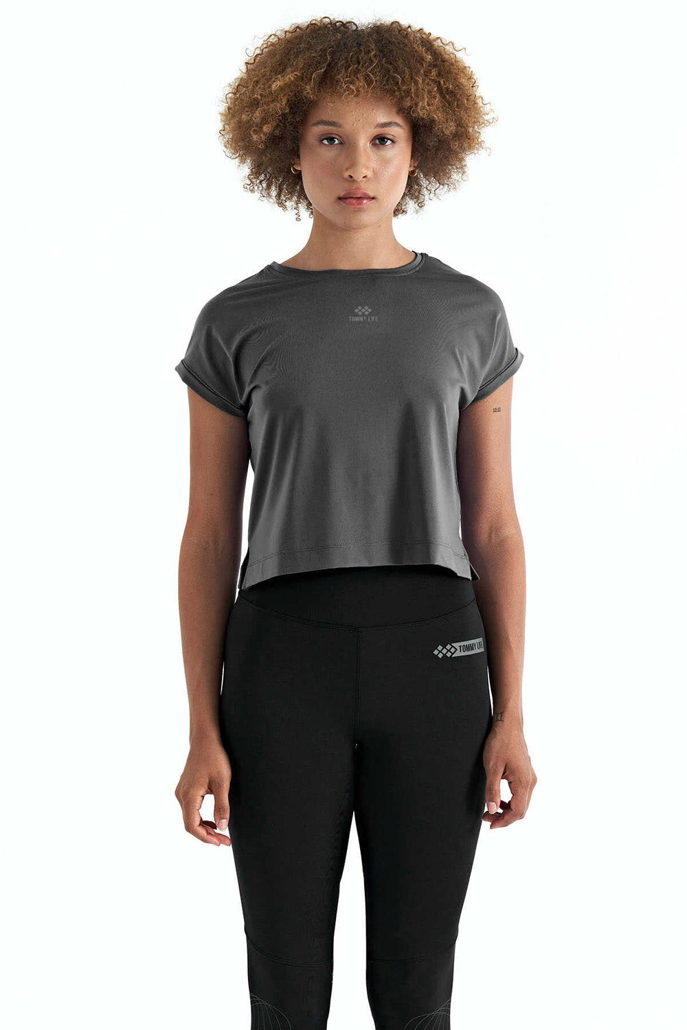 Tommylife Toptan Koyu Gri Logo Baskılı O Yaka Düşük Kol Oversize Kadın Crop T-Shirt - 97262