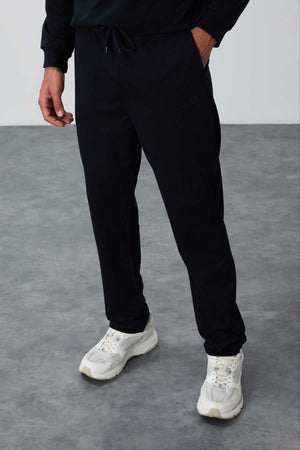 Pantaloni de trening bărbătești bleumarin Tommylife Wholesale cu șnur, buzunare, croială standard, model clasic pe picior - 84682