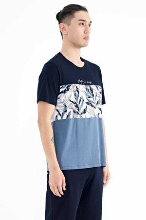 Tommylife Toptan Lacivert Renk Geçişli Baskı Detaylı O Yaka Standart Kalıp Erkek T-Shirt - 88177
