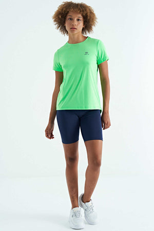 Tommylife Toptan Neon Yeşil Sırt Yırtmaç Detaylı O Yaka Kısa Kollu Standart Kalıp Kadın T-Shirt - 97267
