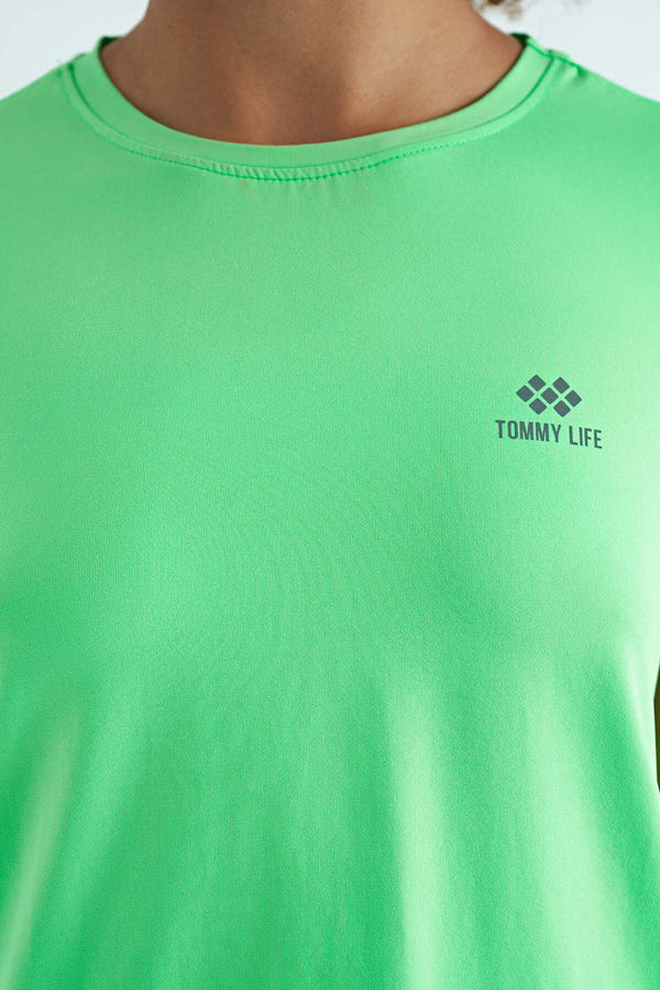 Tommylife Toptan Neon Yeşil Sırt Yırtmaç Detaylı O Yaka Kısa Kollu Standart Kalıp Kadın T-Shirt - 97267