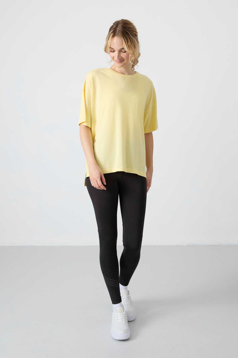 Tommylife Toptan O Yaka Oversize Basic Kadın T-Shirt 97285 Sarı