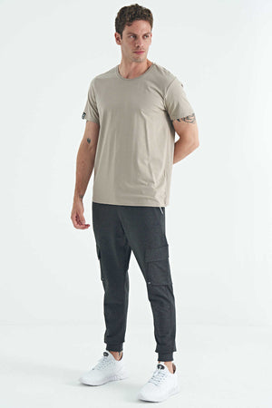 Tricou bărbătesc Tommylife Wholesale cu guler rotund, croială standard, de bază, 87911, bej închis
