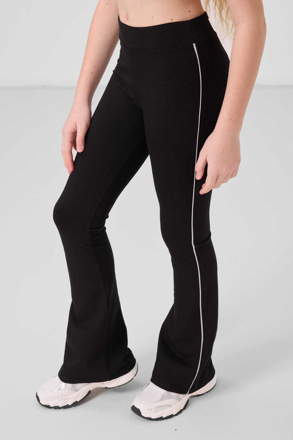 Tommylife Toptan Pamuklu O Yaka Standart Fit Basic İspanyol Paça Kız Çocuk Tayt Takım 75192 Taş Siyah