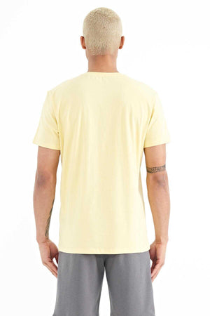 Tommylife Toptan Peter O Yaka Standart Kalıp Baskılı Erkek T-Shirt 88204 Sarı