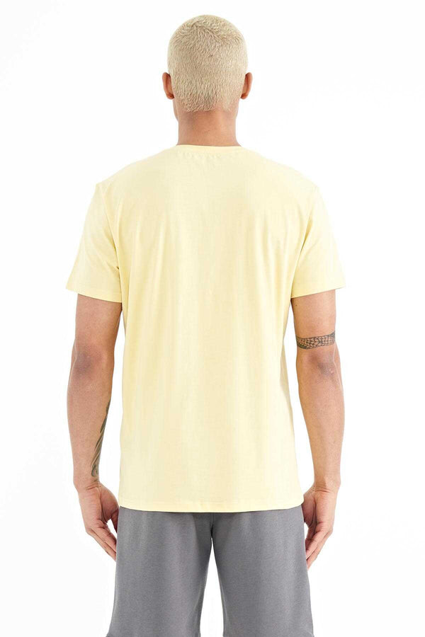 Tommylife Toptan Peter O Yaka Standart Kalıp Baskılı Erkek T-Shirt 88204 Sarı