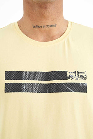 Tommylife Toptan Peter O Yaka Standart Kalıp Baskılı Erkek T-Shirt 88204 Sarı