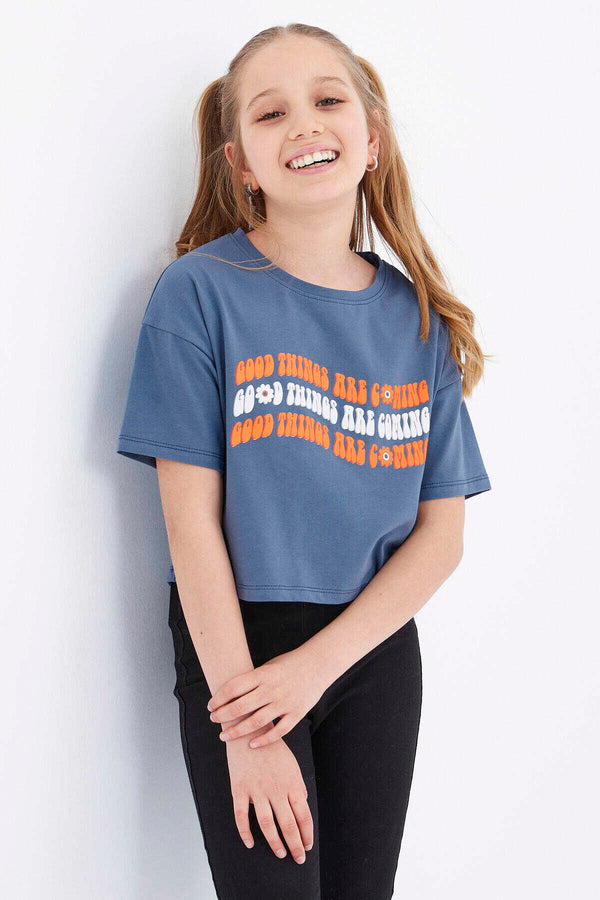 Tommylife Toptan Petrol Oversize Renkli Yazı Baskılı Düşük Omuz O Yaka Kız Çocuk Crop T-Shirt  - 75038