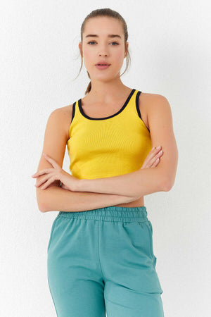 Tommylife Toptan Sarı Basic Sıfır Kol Dar Kalıp U Yaka Kadın Crop Top Atlet - 97162