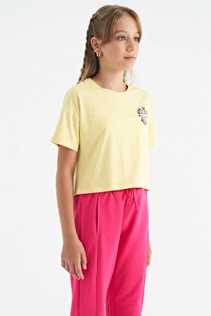 Tommylife Toptan Sarı Ön Arka Baskılı O Yaka Düşük Omuz Oversize Kısa Kollu Kız Çocuk T-Shirt - 75126