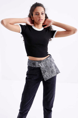 Tommylife Toptan Siyah Basic Kol Detaylı O Yaka Kadın Crop Top T-Shirt - 97200