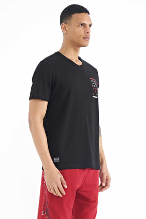 Tommylife Toptan Siyah Baskı Detaylı V Yaka Standart Kalıp Erkek T-Shirt - 88186