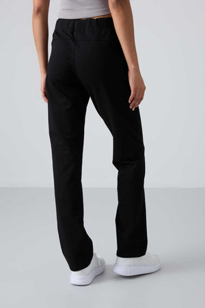 Pantaloni de trening negri pentru femei Tommylife Wholesale cu buzunare cu fermoar, croială confortabilă, model clasic pe picior - 94195