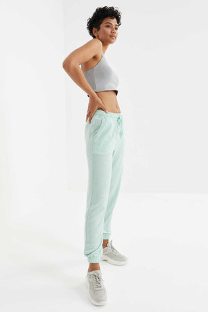 Pantaloni de trening Tommylife Wholesale pentru femei, verde aprins, cu șnur în talie, model jogger - 94620