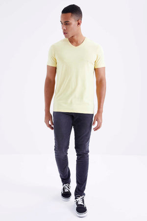Tricou bărbătesc Tommylife Wholesale cu decolteu în V, croială standard, de bază, 87912, galben