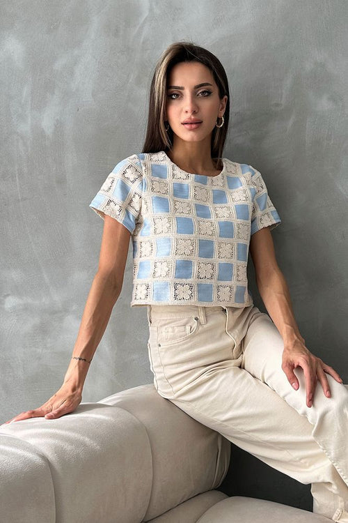 Bluză croșetată en-gros cu mânecă scurtă, model în carouri, albastru brut, Topshow