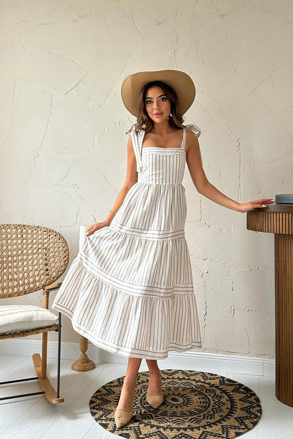 Toptan Bej Omuzdan Bağlamalı Çizgili Elbise Bej L